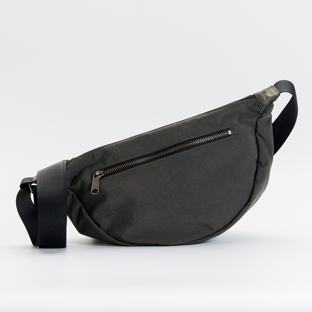 ナイロンショルダーバッグ