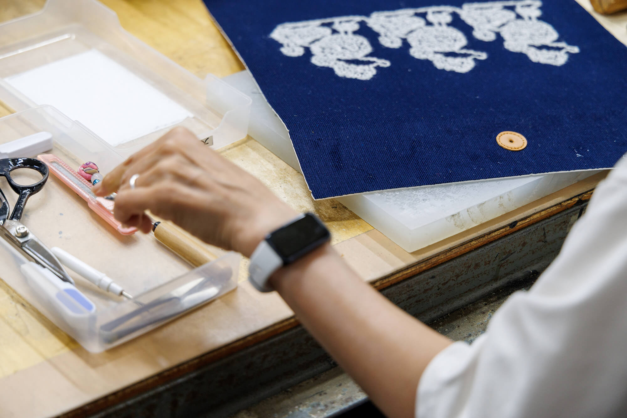 二次加工を行っている様子